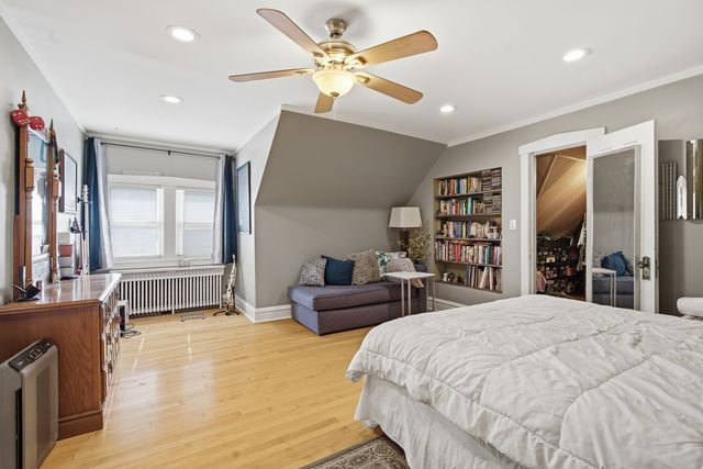 6000 W Byron Street 2, Chicago, IL 60634