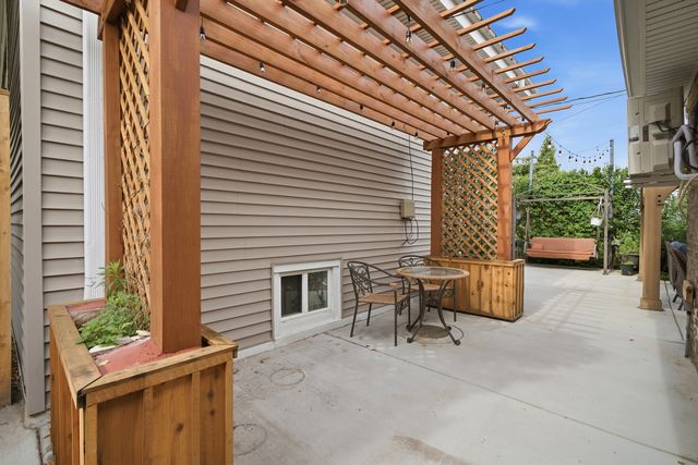 6000 W Byron Street 2, Chicago, IL 60634