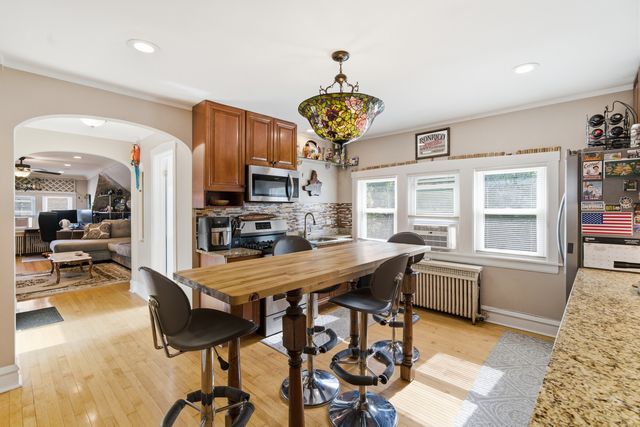 6000 W Byron Street 2, Chicago, IL 60634