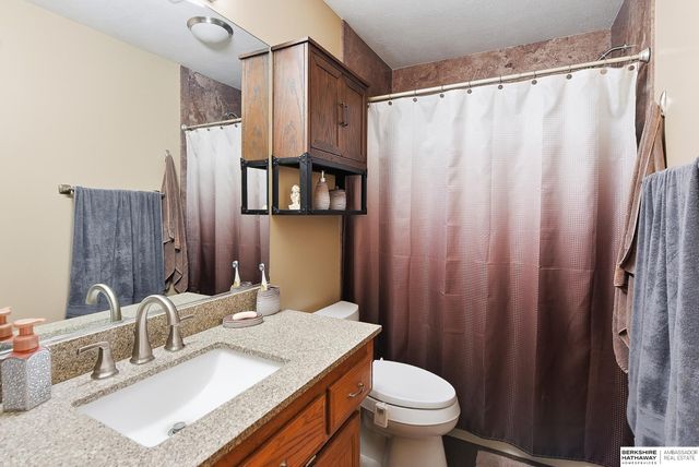 12673 Kansas Avenue, Omaha, NE 68164