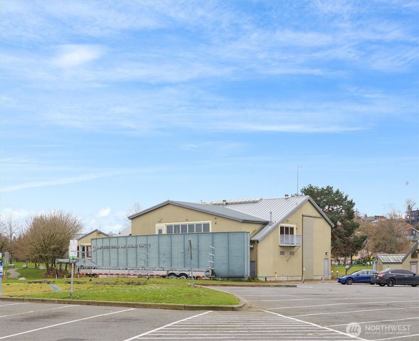 4233 S Bradford Street, Seattle, WA 98118