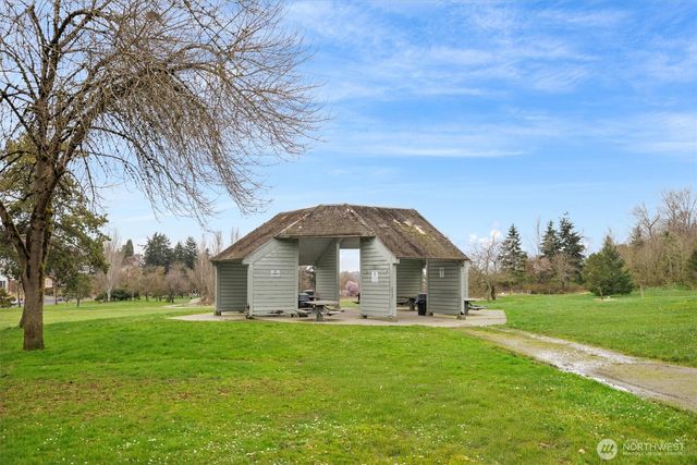 4233 S Bradford Street, Seattle, WA 98118