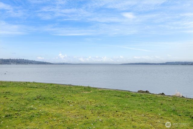 4233 S Bradford Street, Seattle, WA 98118