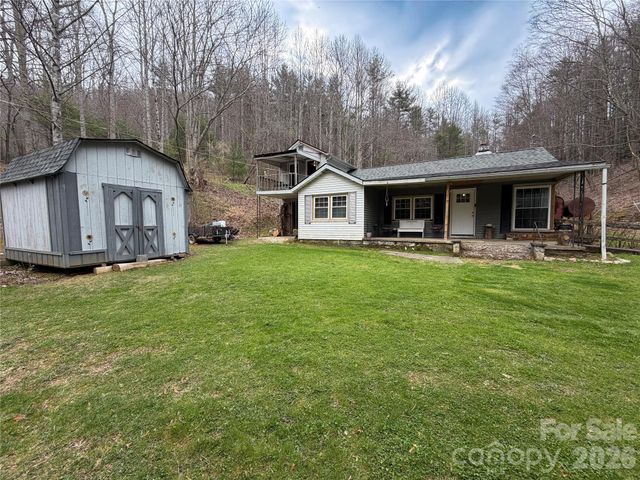 658 Upper Hanging Rock Road, Spruce Pine, NC 28777