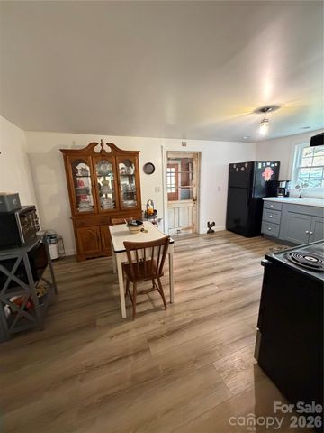 658 Upper Hanging Rock Road, Spruce Pine, NC 28777