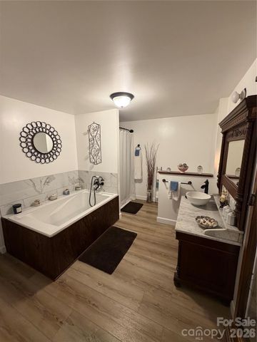 658 Upper Hanging Rock Road, Spruce Pine, NC 28777