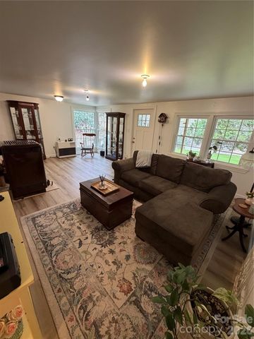 658 Upper Hanging Rock Road, Spruce Pine, NC 28777
