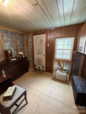 658 Upper Hanging Rock Road, Spruce Pine, NC 28777