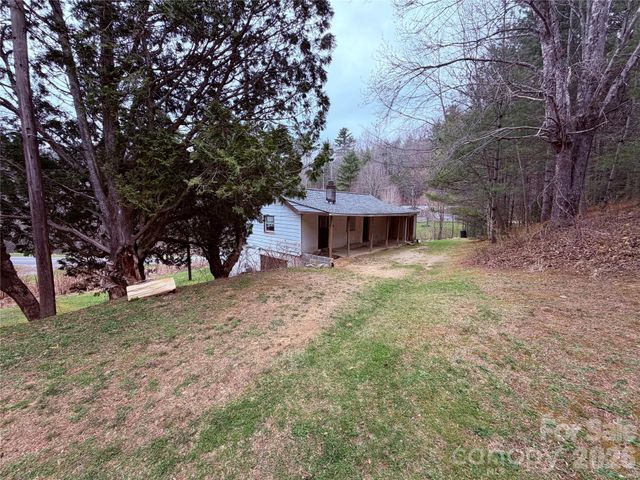 658 Upper Hanging Rock Road, Spruce Pine, NC 28777