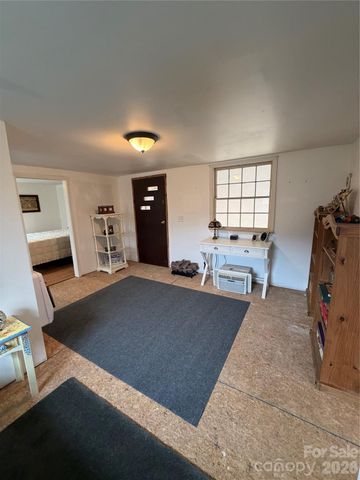 658 Upper Hanging Rock Road, Spruce Pine, NC 28777