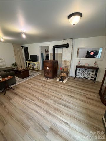 658 Upper Hanging Rock Road, Spruce Pine, NC 28777