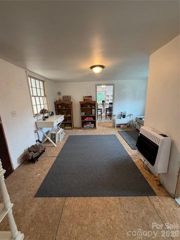 658 Upper Hanging Rock Road, Spruce Pine, NC 28777