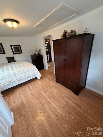 658 Upper Hanging Rock Road, Spruce Pine, NC 28777