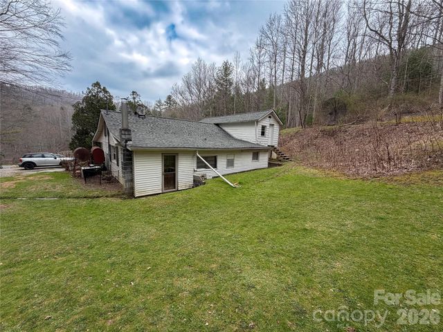 658 Upper Hanging Rock Road, Spruce Pine, NC 28777