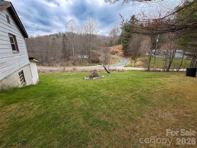 658 Upper Hanging Rock Road, Spruce Pine, NC 28777