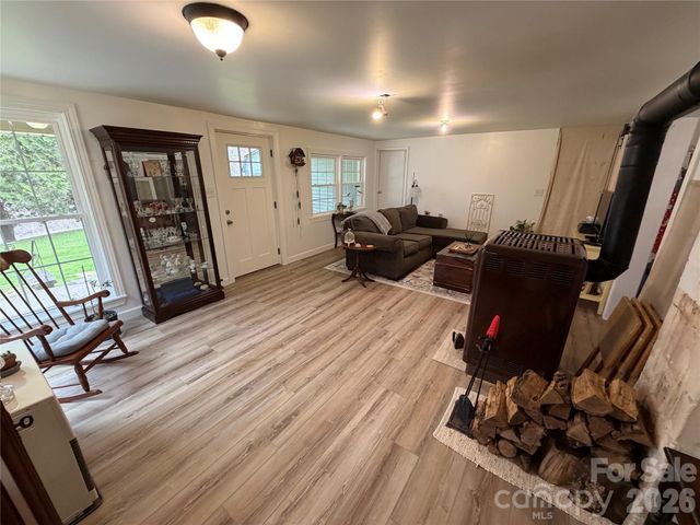 658 Upper Hanging Rock Road, Spruce Pine, NC 28777