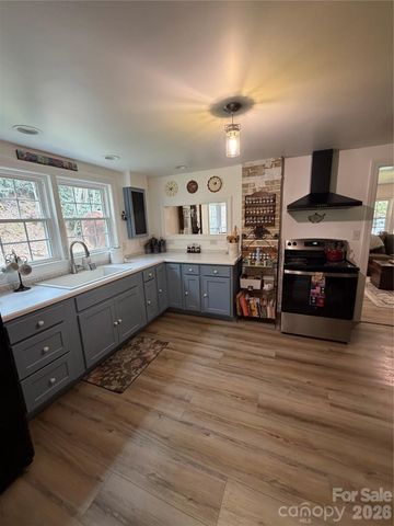 658 Upper Hanging Rock Road, Spruce Pine, NC 28777