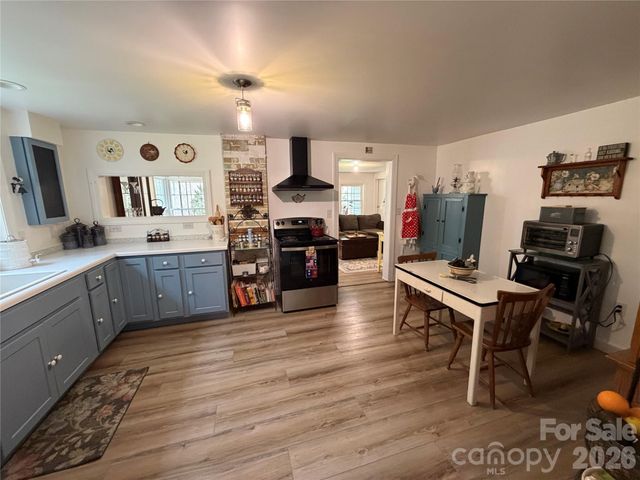 658 Upper Hanging Rock Road, Spruce Pine, NC 28777