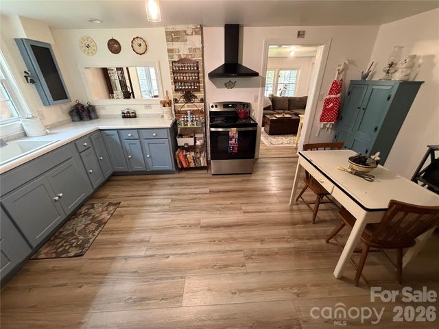 658 Upper Hanging Rock Road, Spruce Pine, NC 28777