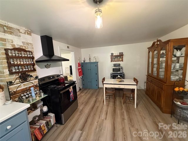 658 Upper Hanging Rock Road, Spruce Pine, NC 28777