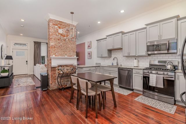 1122 E Burnett Ave, Louisville, KY 40217