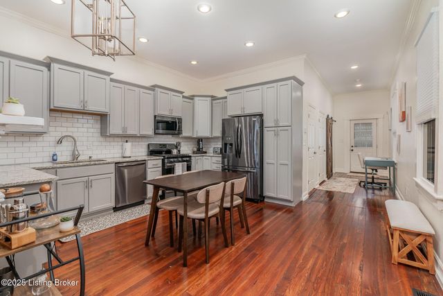 1122 E Burnett Ave, Louisville, KY 40217