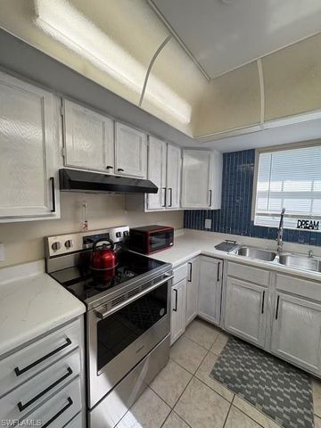 1005 48th TER 8, Cape Coral, FL 33914