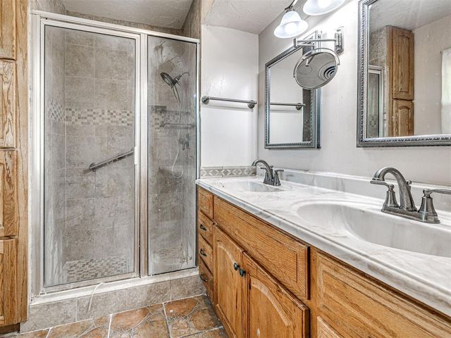 1016 N Shore Drive, Guthrie, OK 73044