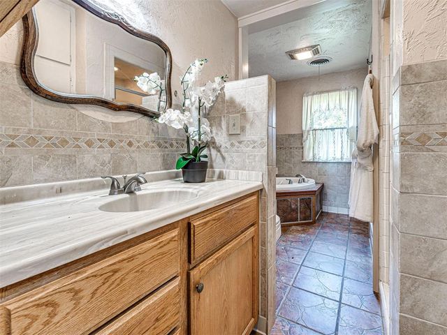 1016 N Shore Drive, Guthrie, OK 73044