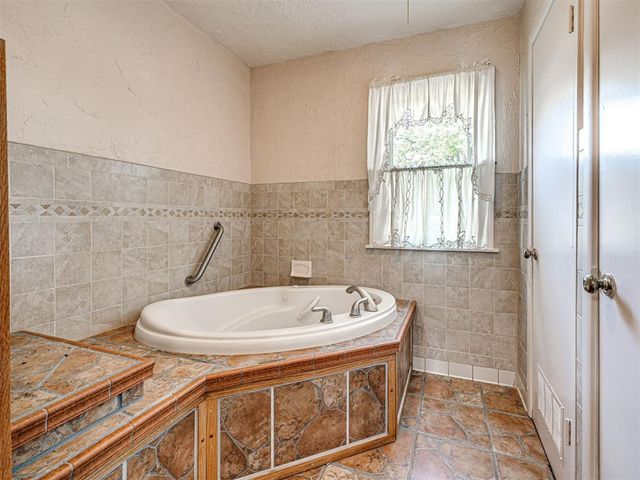 1016 N Shore Drive, Guthrie, OK 73044