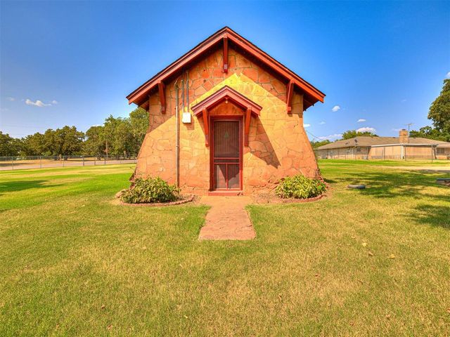 1016 N Shore Drive, Guthrie, OK 73044