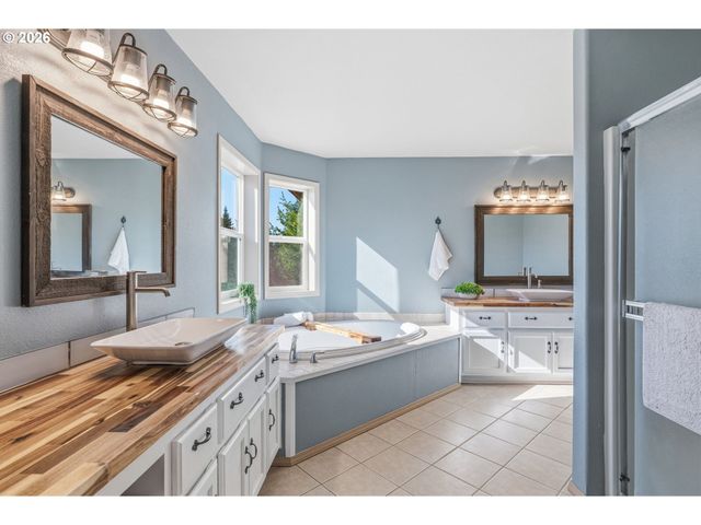 34602 Ne 49TH Pl, La Center, WA 98629