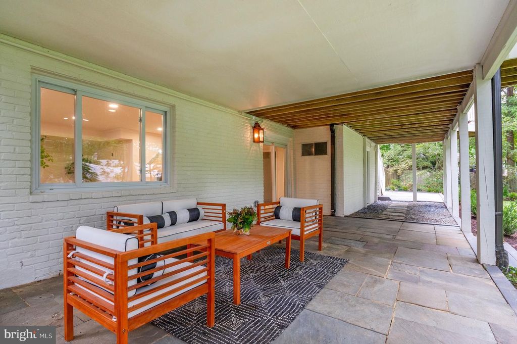 9225 LAUREL OAK DR, Bethesda, MD 20817
