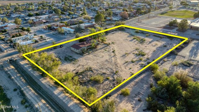 391 N Moon Road, Socorro, TX 79927