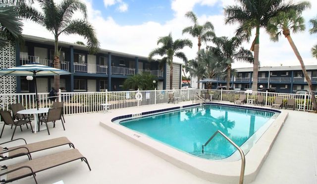 3001 BEE RIDGE ROAD 201, Sarasota, FL 34239