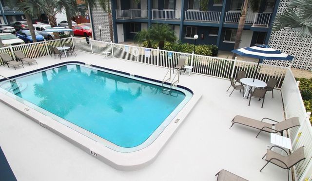 3001 BEE RIDGE ROAD 201, Sarasota, FL 34239