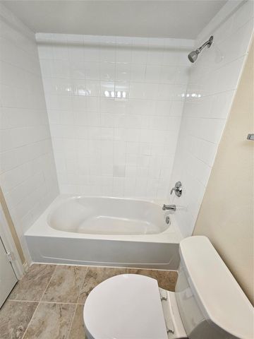 8415 Hearth Dr 36, Houston, TX 77054