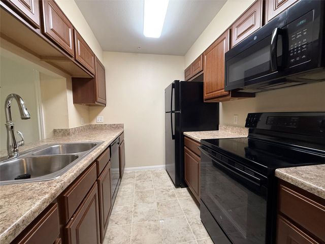 8415 Hearth Dr 36, Houston, TX 77054