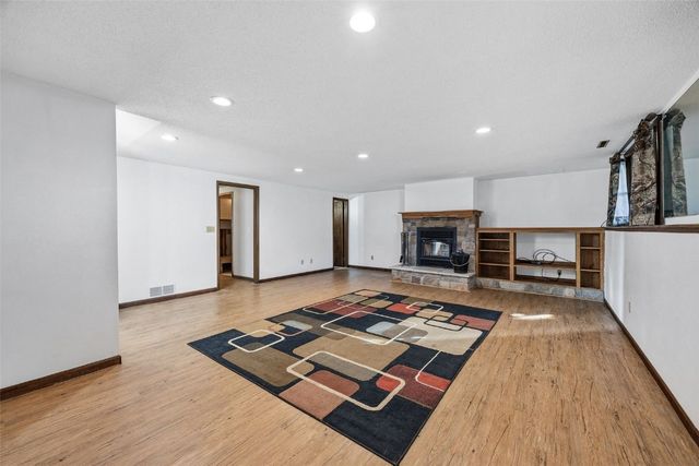 2570 Clark Avenue, Marion, IA 52302