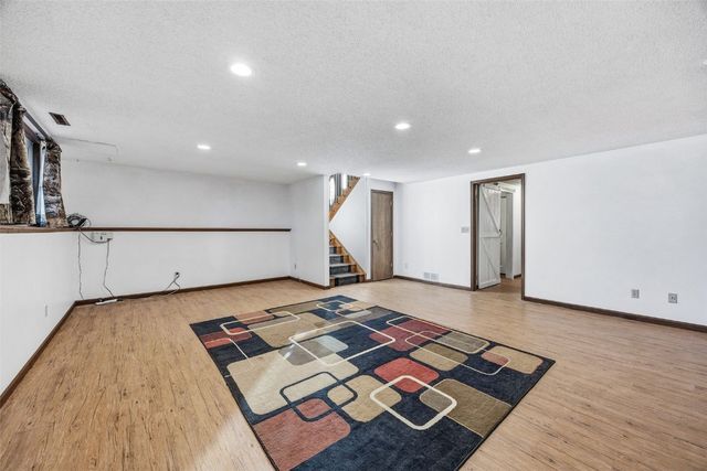 2570 Clark Avenue, Marion, IA 52302