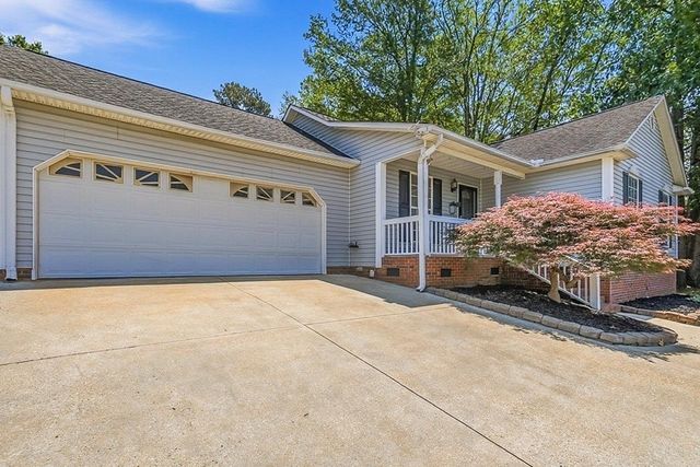 312 Carmichael Court, Boiling Springs, SC 29316