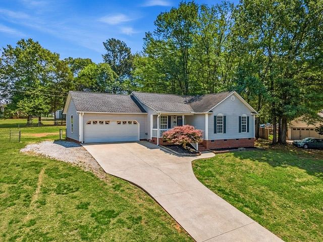312 Carmichael Court, Boiling Springs, SC 29316