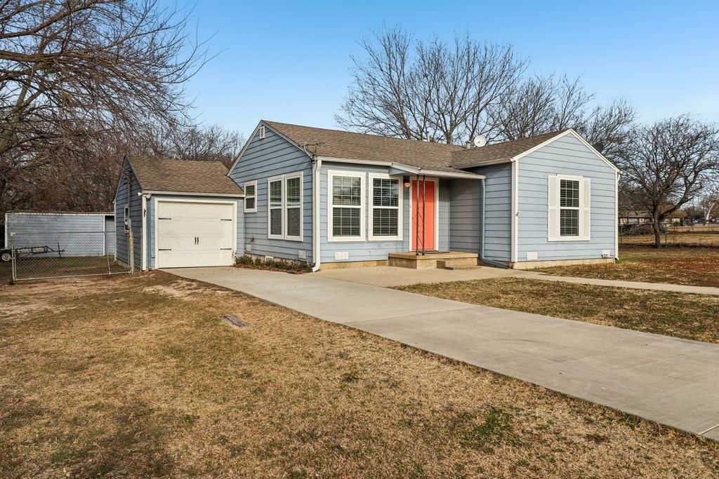 217 Pine Street, Aledo, TX 76008