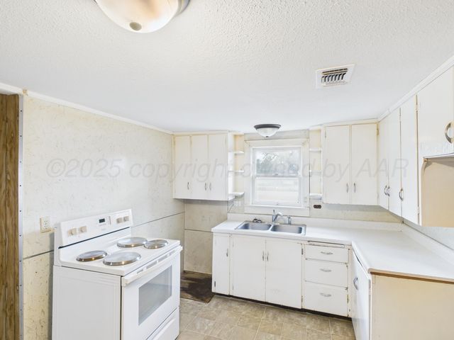 802 ZAUK Avenue, Dumas, TX 79029