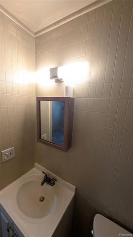 6713 Mcguire Street, Taylor, MI 48180