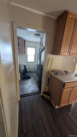 6713 Mcguire Street, Taylor, MI 48180