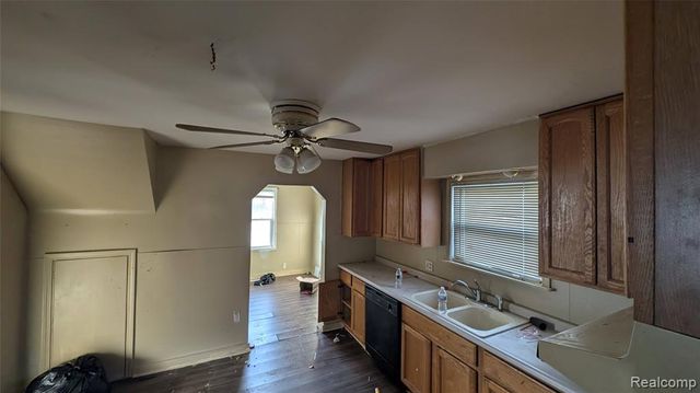 6713 Mcguire Street, Taylor, MI 48180