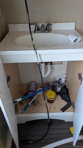 6713 Mcguire Street, Taylor, MI 48180