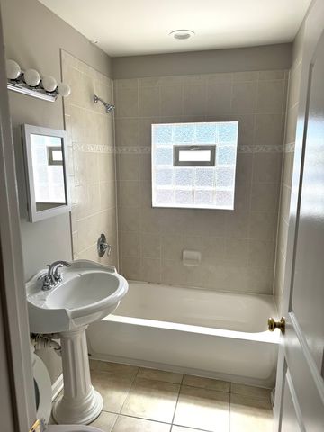 2432 S 13TH Avenue, Broadview, IL 60155