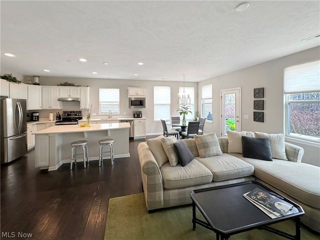 502 Arbor Lane, Copley, OH 44321